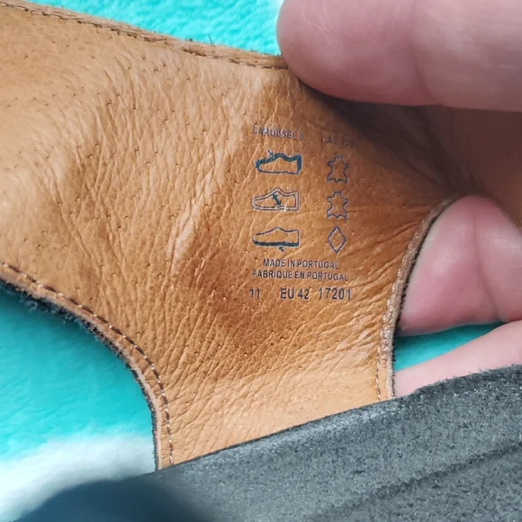 Taos Carousel 2 Black Modern Comfort Sandals - Picture 8 of 11